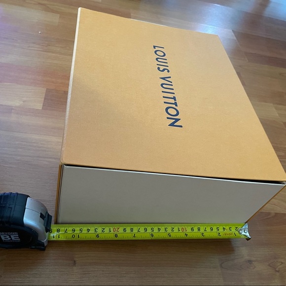 Empty box - Picture 3 of 5